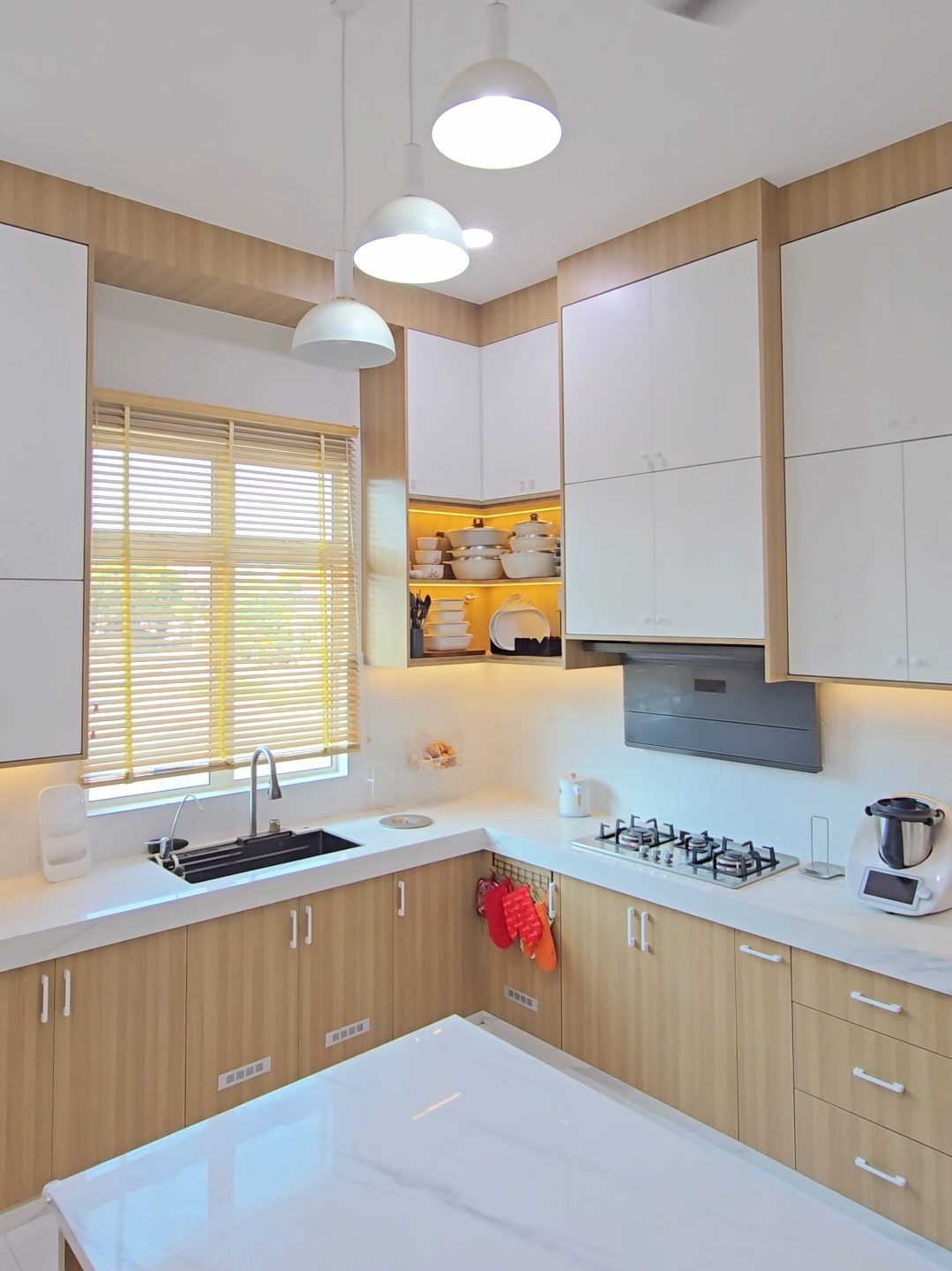 L-shaped kitchen with oak and white cabinetry